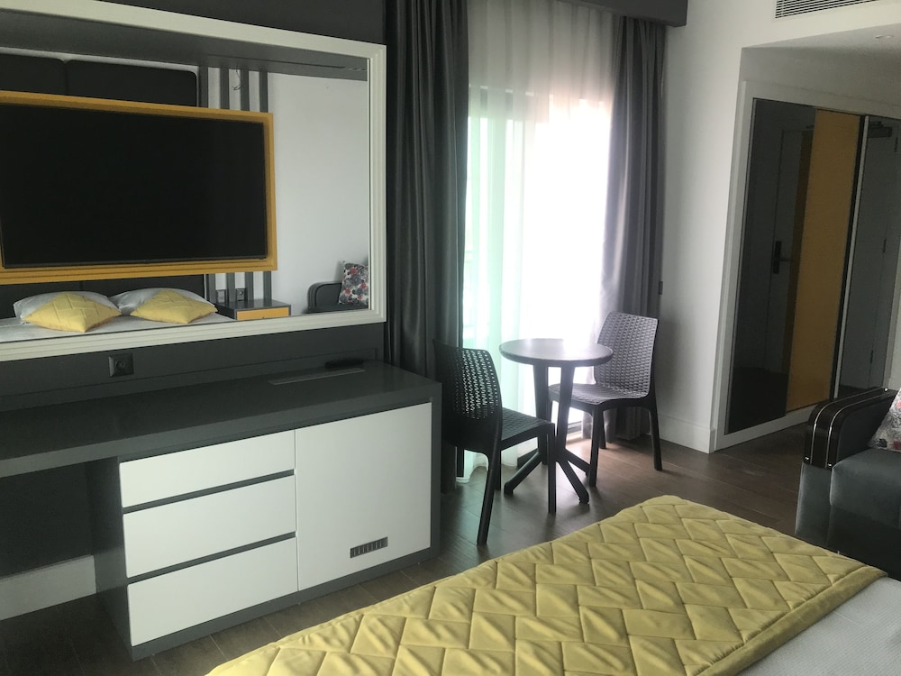Deluxe Double Room - Photo 14