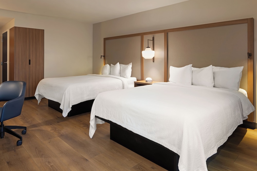 Room, 2 Queen Beds (Mobility Accessible, Tub) photo 2
