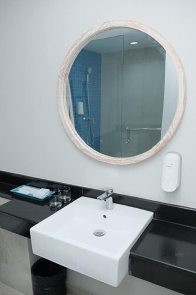 Superior Room Double Bed with Balcony - Photo 10
