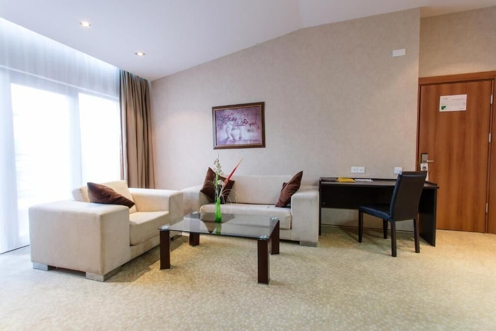 Family Suite, 1 King Bed with Sofa bed, City View photo 3