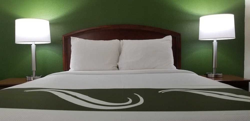 Standard Room, 1 Queen Bed, Non Smoking photo 2