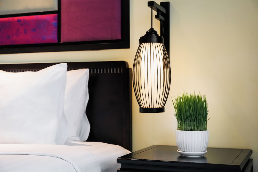 Deluxe Room, 1 Queen Bed, Balcony (Garden/City View) - Photo 5