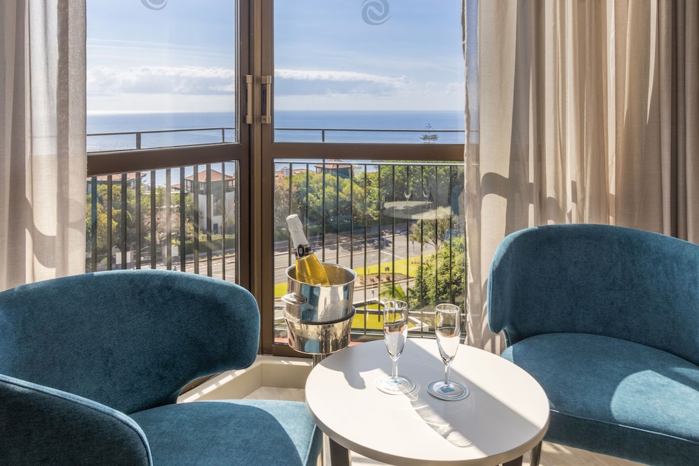 Single Room, Sea View thumbnail 5