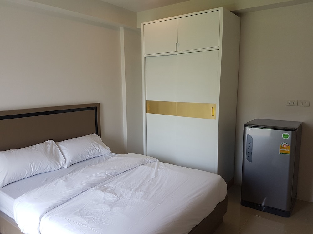 Deluxe Room, 1 King Bed photo 2