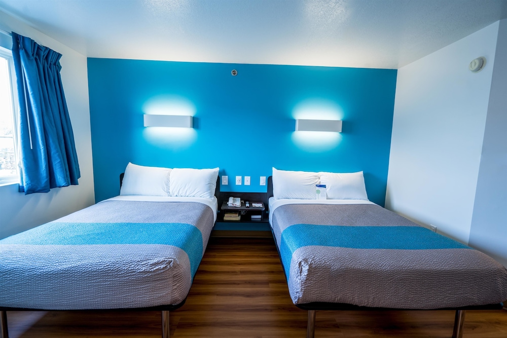 Standard Room, 2 Double Beds, Non Smoking photo 3