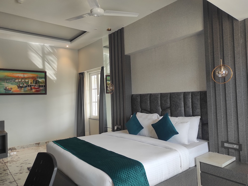 Premium Room - Photo 9