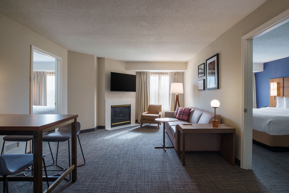 Suite, 2 Bedrooms - Photo 1