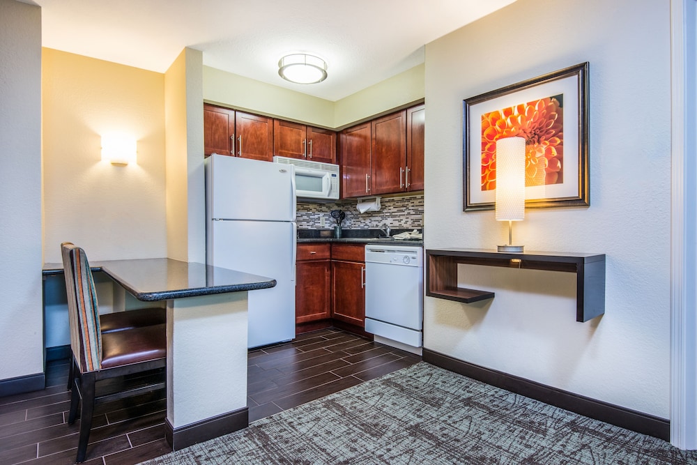 Suite, 1 Bedroom, Kitchen - Photo 5