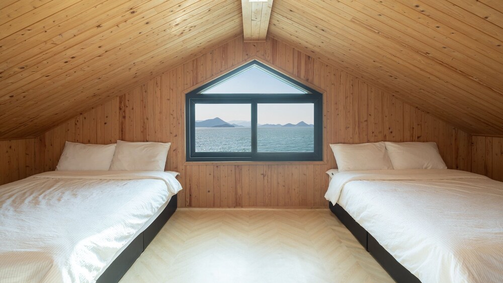 Basic Room, 1 Bedroom (ROOM 206(Ocean view,duplex)) - Photo 6