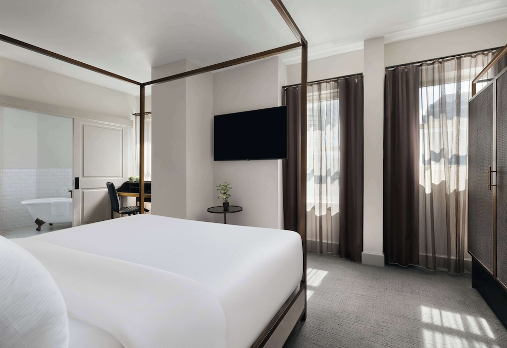 Suite, 1 King Bed