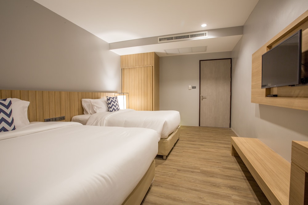 2-bed room pool access suite