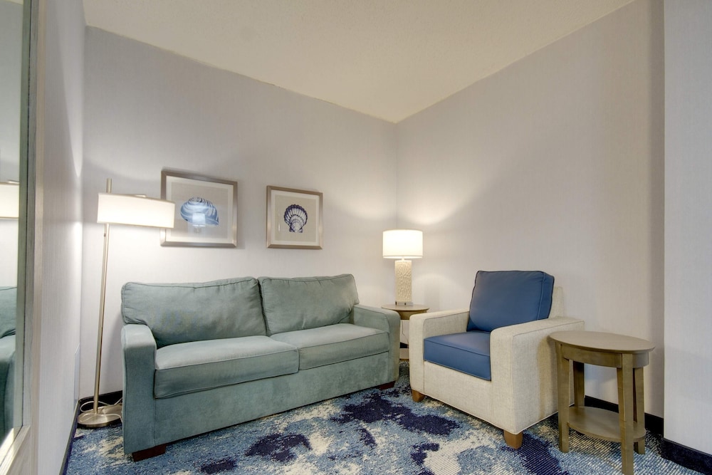 Suite North, 2 Queen Beds  & Sofa Bed ,No View, No Balcony photo 3