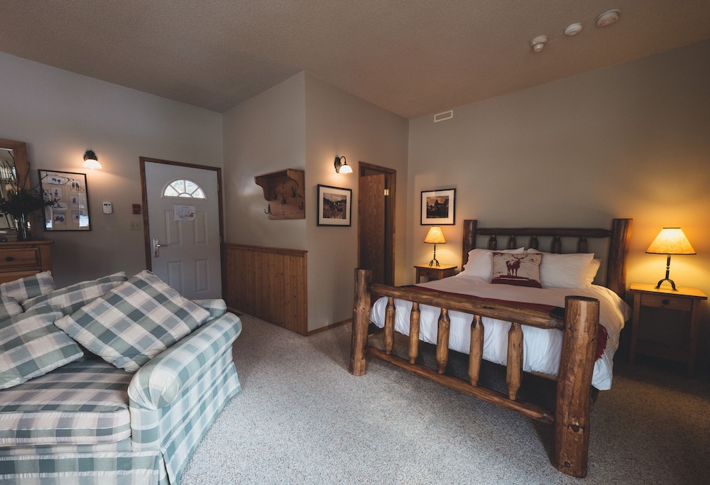 Signature Suite, 1 Queen Bed with Sofa bed, Terrace, Mountain View photo 2