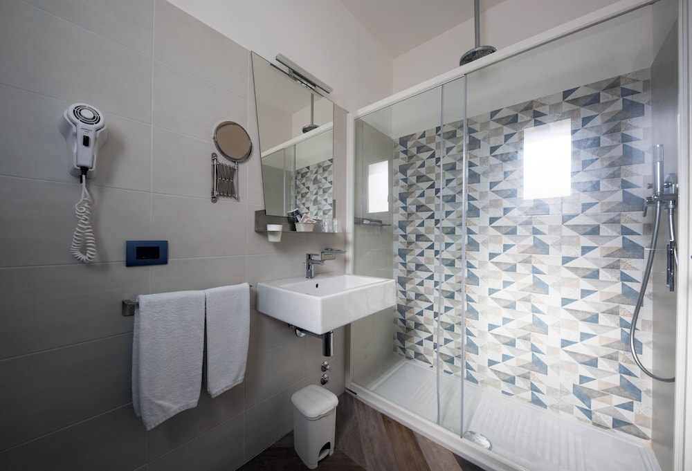 Standard Quadruple Room - Photo 5