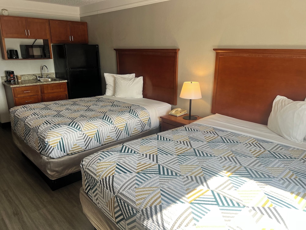 Deluxe Double Room, 2 Queen Beds, Non Smoking, Kitchenette
