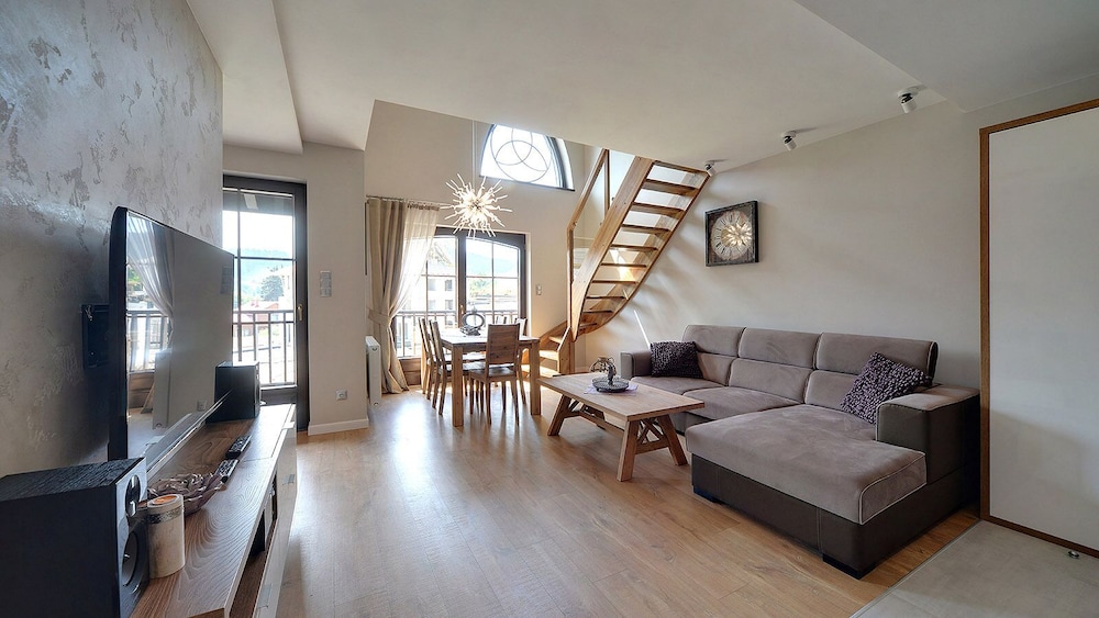 Grand Family Comfort + Apartment, balcony photo 1