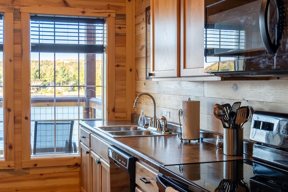Cabin 23B, Pet Friendly, Non-Smoking