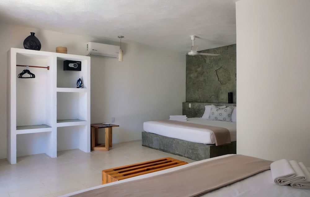 Standard Bungalow, Multiple Beds photo 3