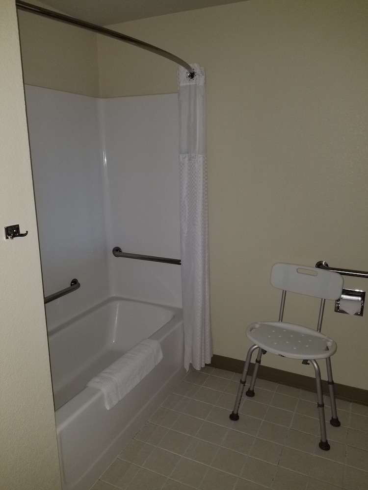 Room, 1 King Bed, Accessible, Non Smoking (Mobility, Bathtub w/Grab Bars) - Photo 6