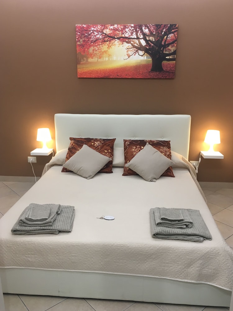 Deluxe Double Room (Brown Room) photo 2