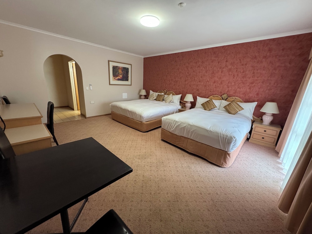 Premium Twin Room photo 3