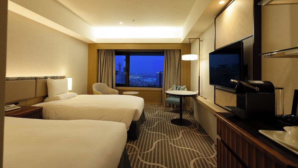 Standard Twin Room, Non Smoking (28-33F, Skyview floor) - Photo 1