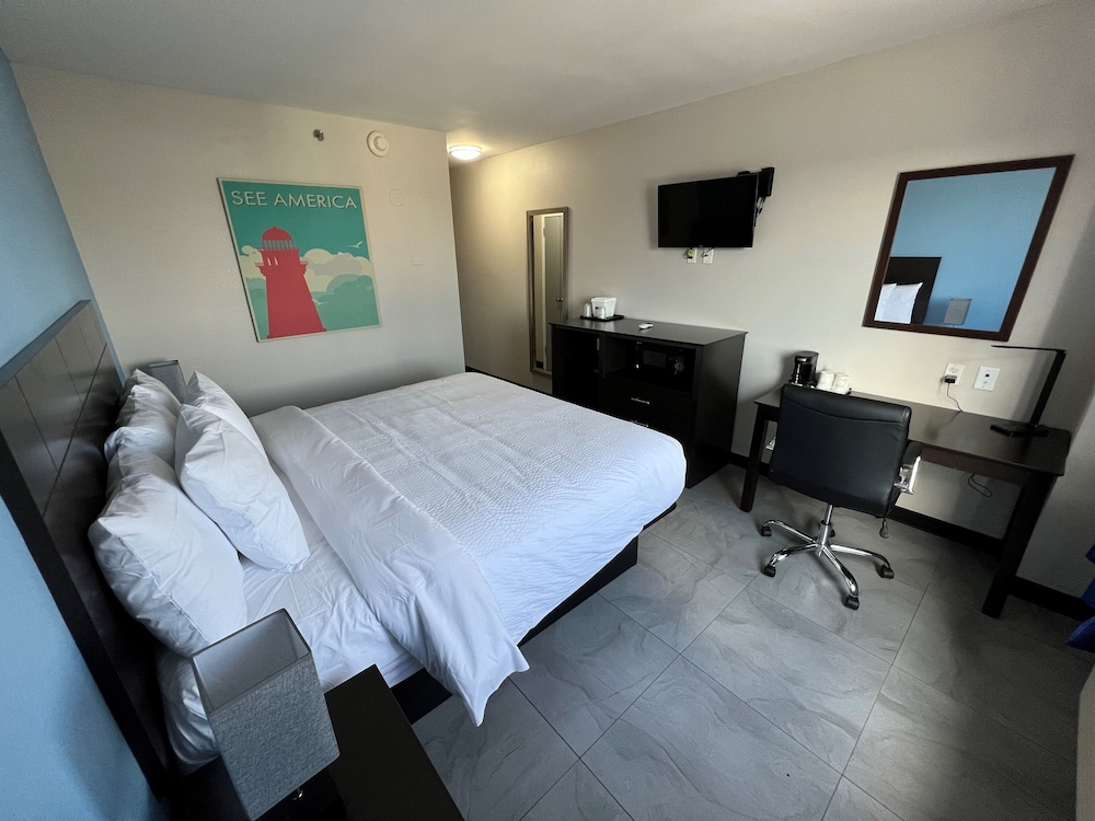 Room, 1 King Bed, Non Smoking photo 2