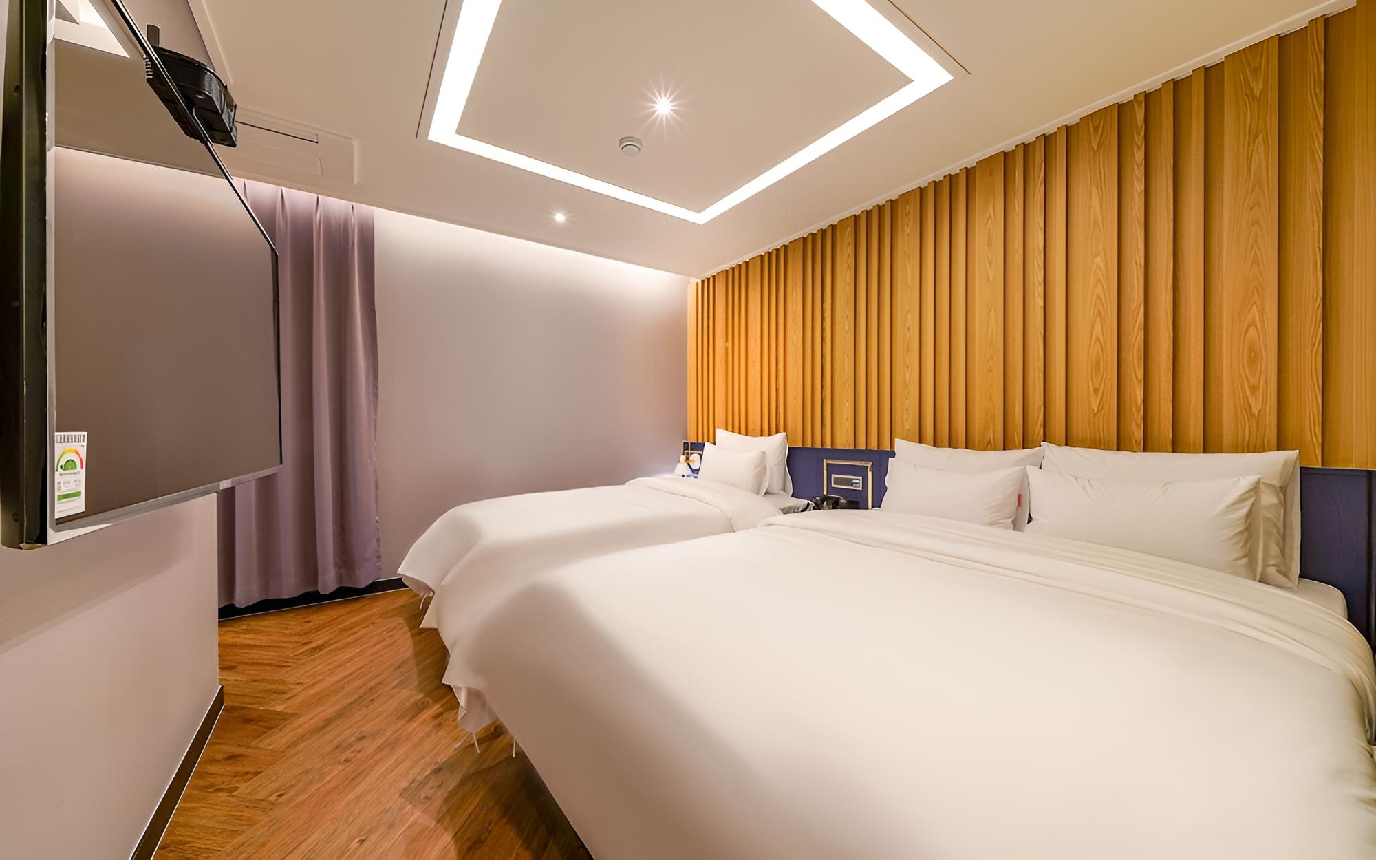 Room (Premium Twin (Double+Single High spec) - Photo 6