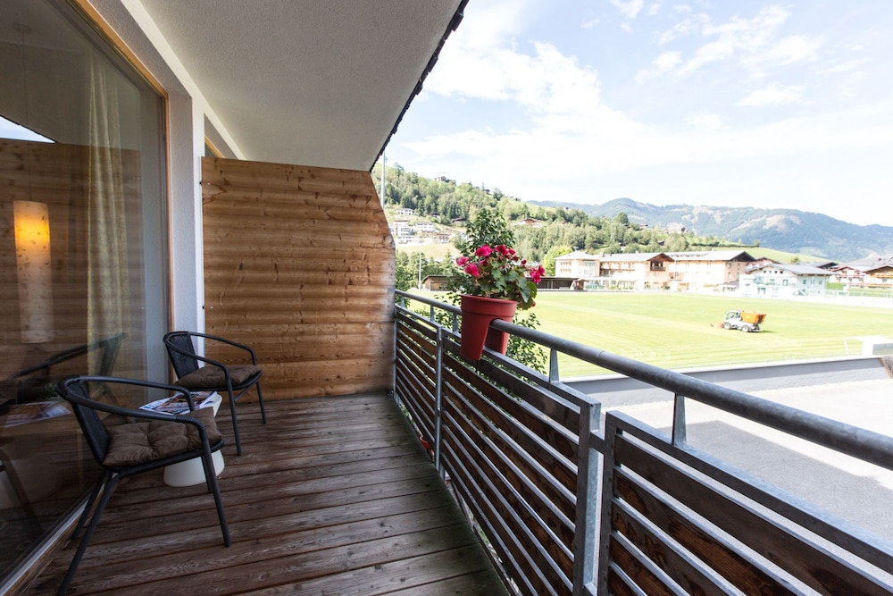 Design Double Room, Balcony (M) photo 2