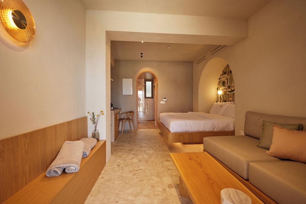 Junior Suite with Plunge Pool - Photo 17