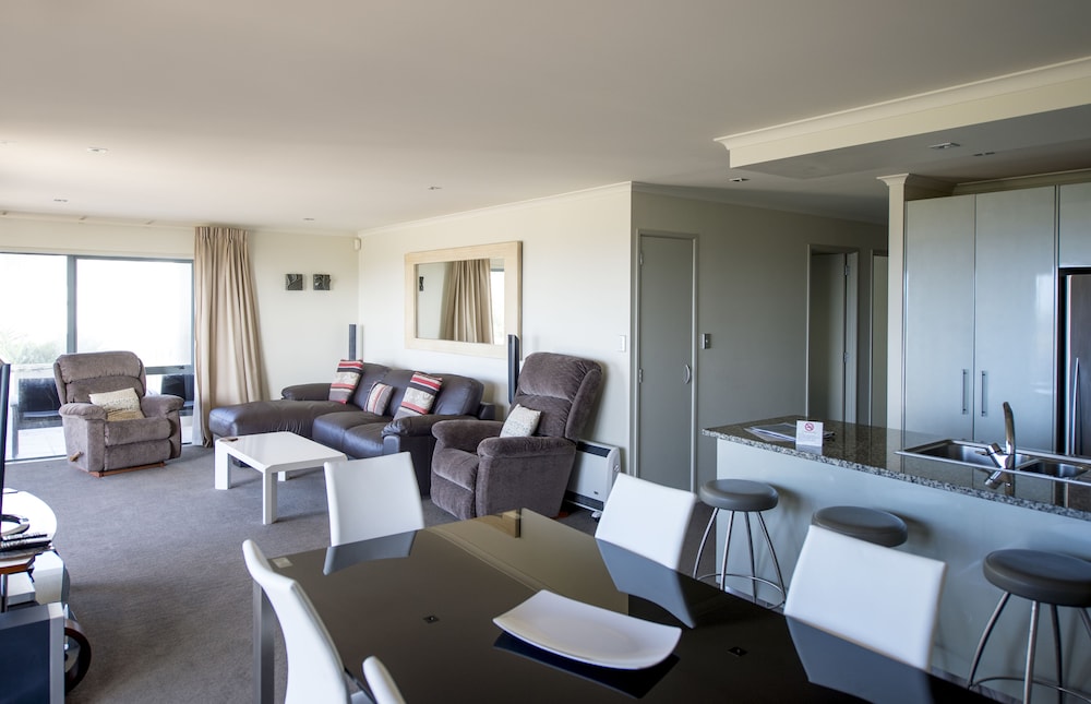 Signature Apartment, 3 Bedrooms, 2 Bathrooms, Oceanfront photo 1