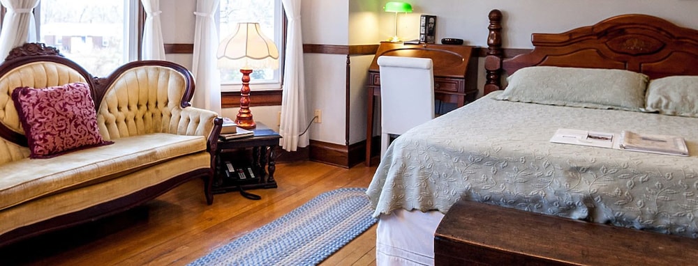 Room (Friendly City Suite) photo 2