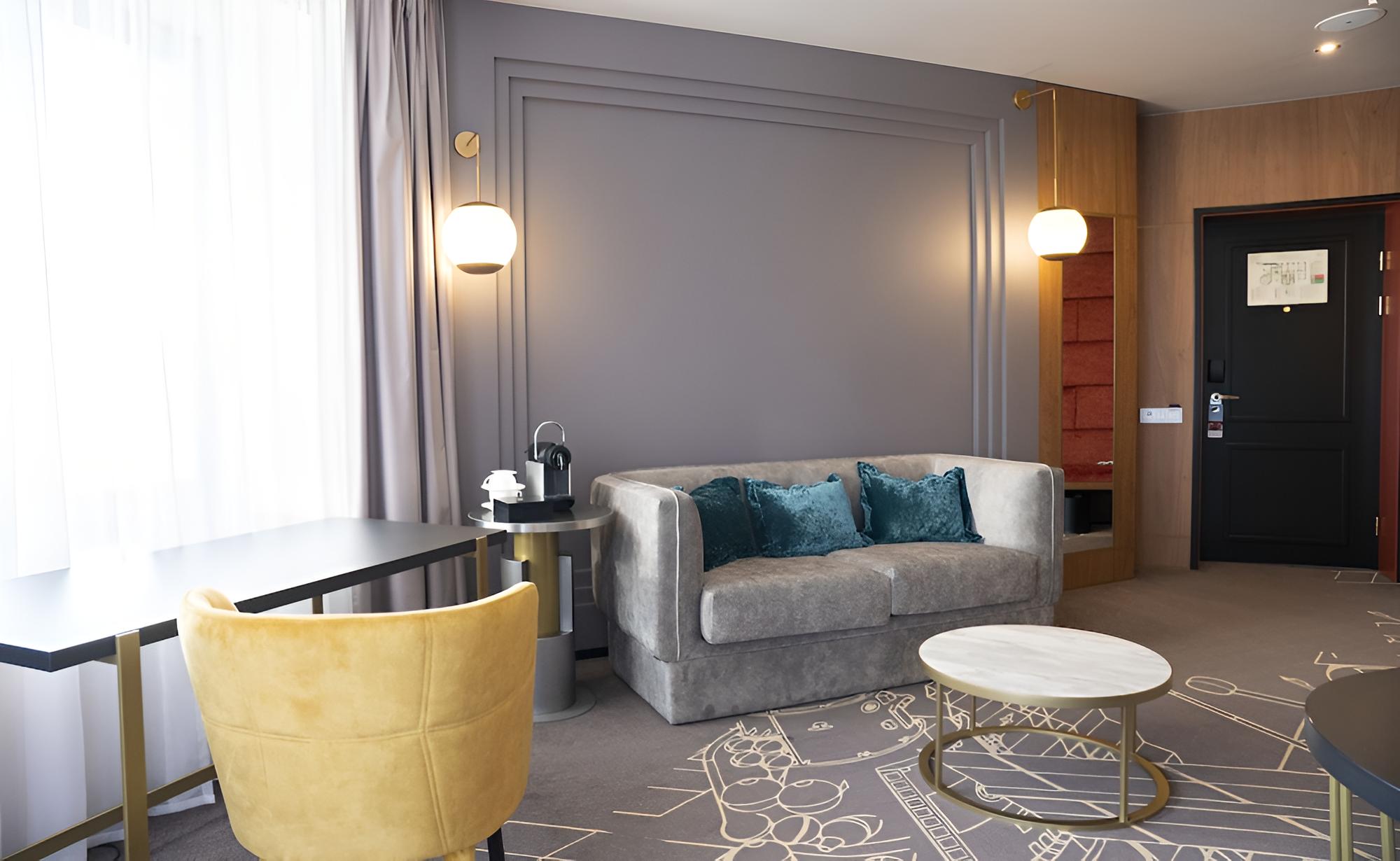Junior Suite, 1 King Bed with Sofa bed