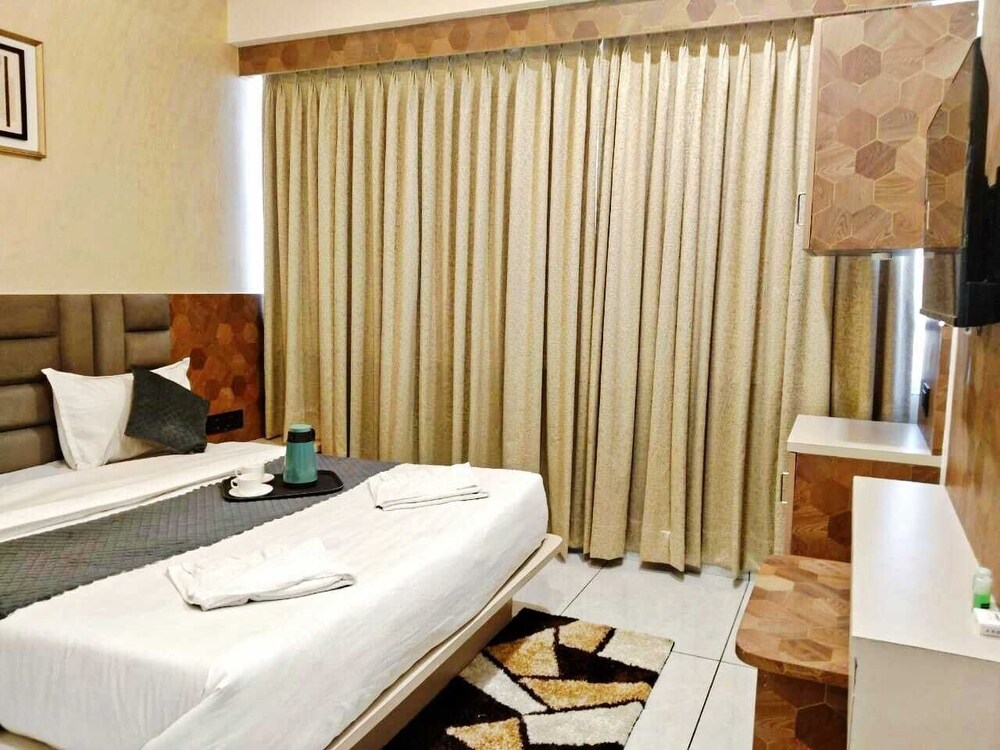 Deluxe Room, City View