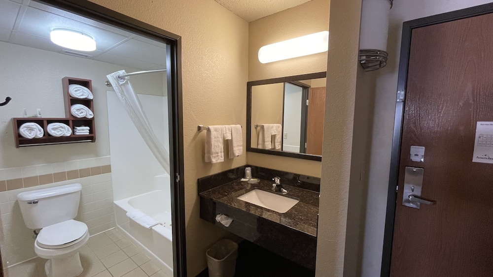 Family Suite, 1 King Bed, Non Smoking, Fireplace (2 Room, Kitchen) - Photo 4