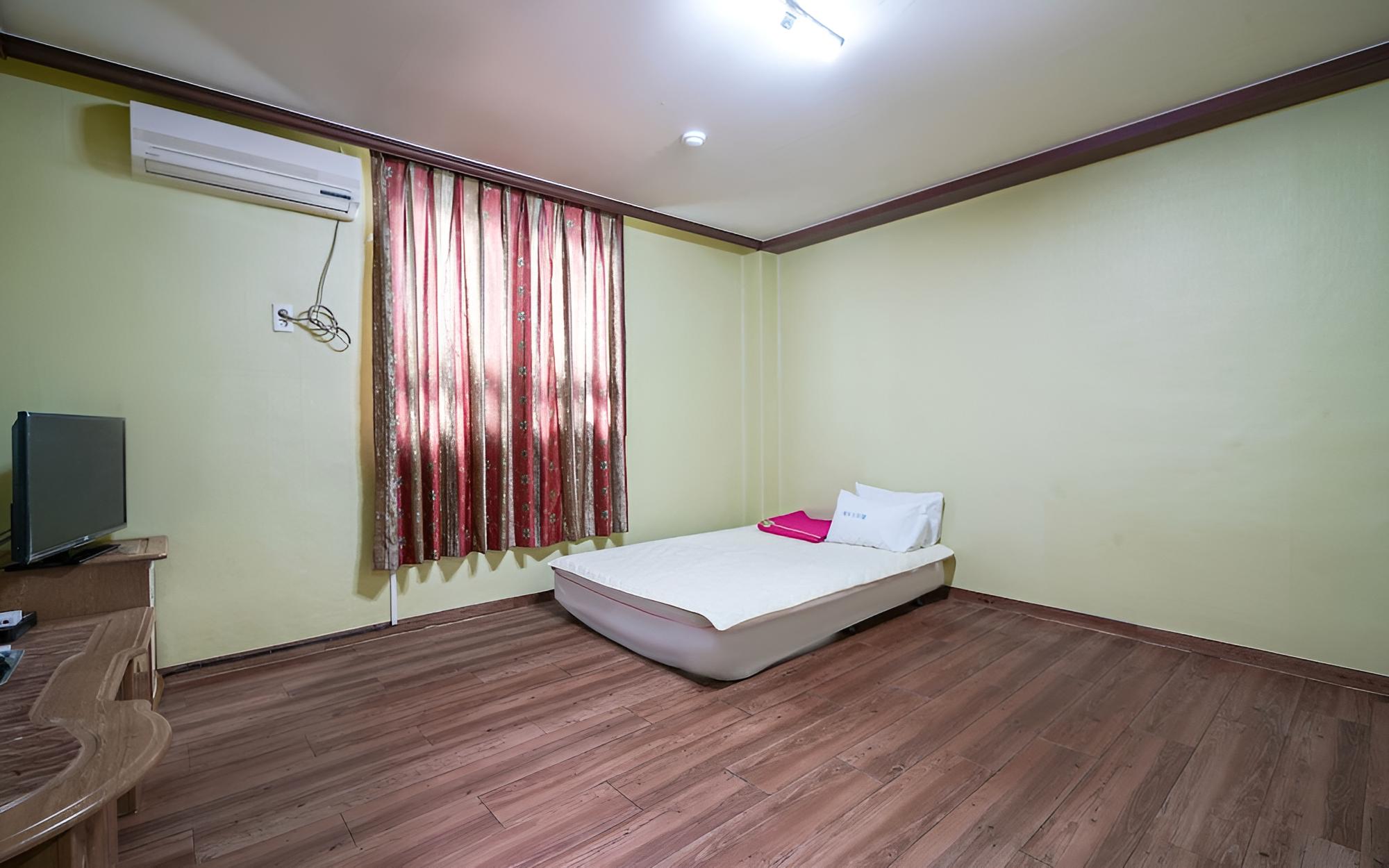 Room (Standard Room)