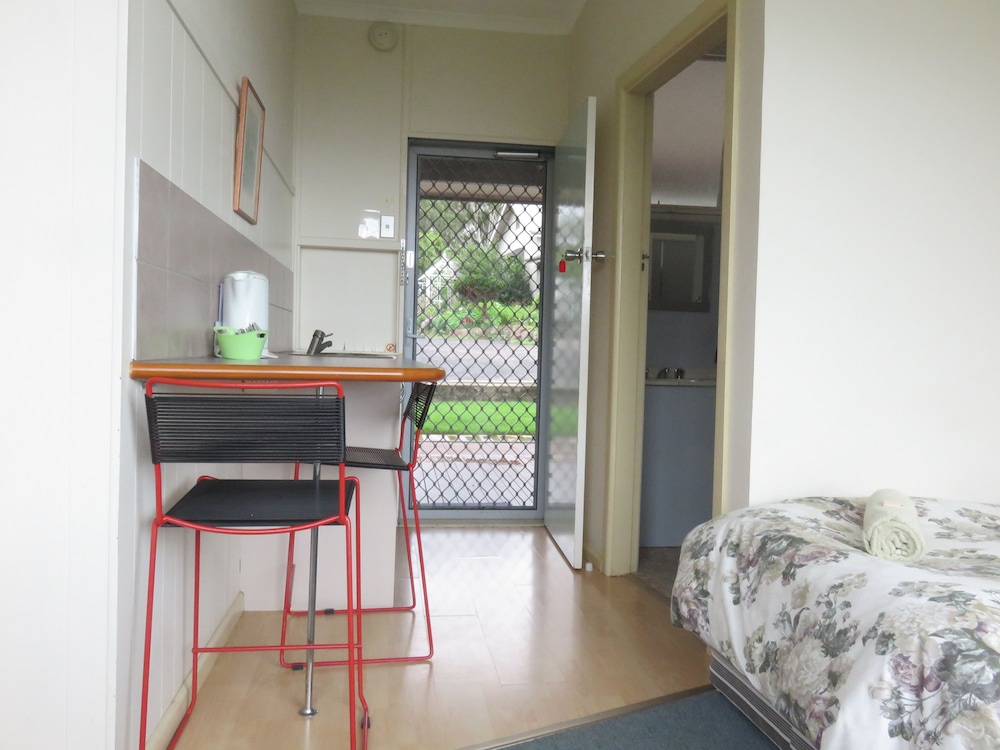 Standard Room, Non Smoking, Kitchenette (Twin Bed Room) photo 2