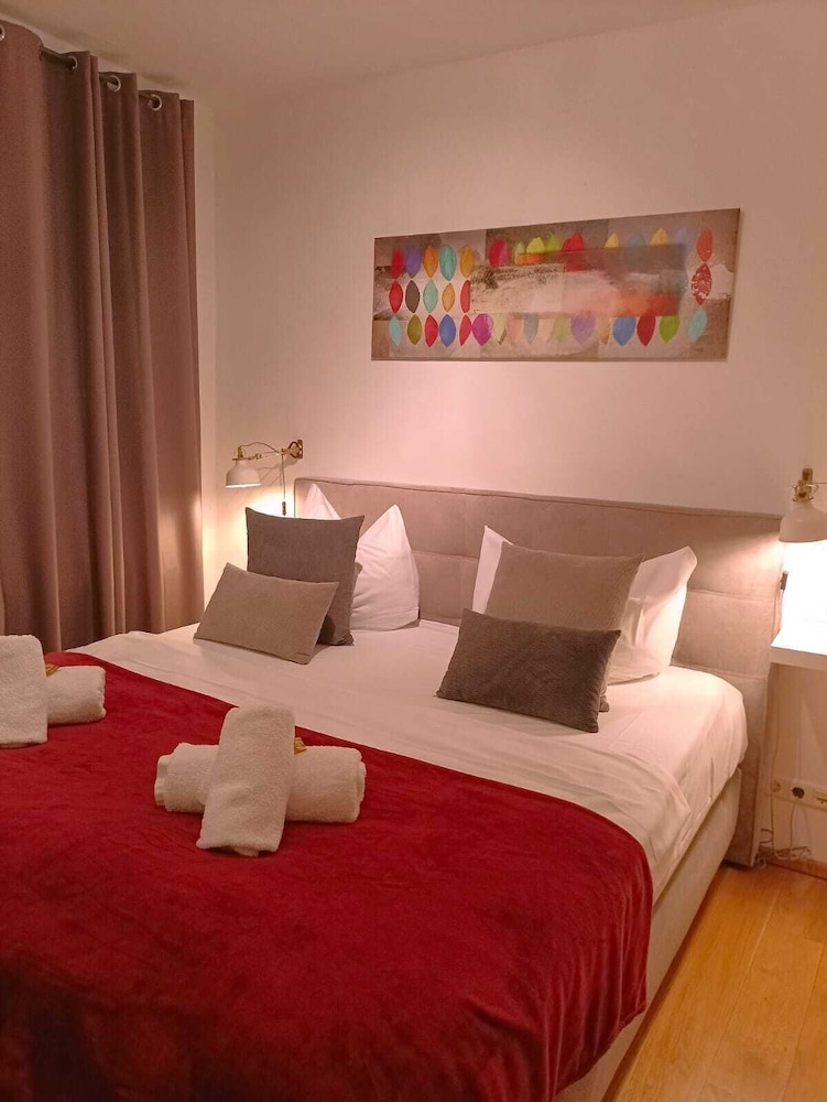 Double Room, Private Bathroom, City View (DZ groß) photo 1