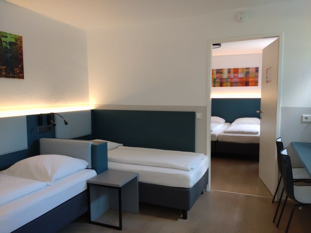 Four bed suite, terrace, garden view, private entrance in the garden