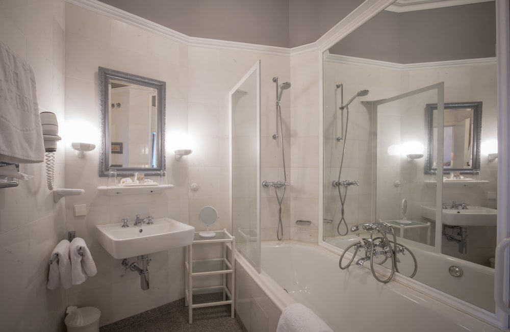 Superior Twin Room, 2 Twin Beds, City View - Photo 6