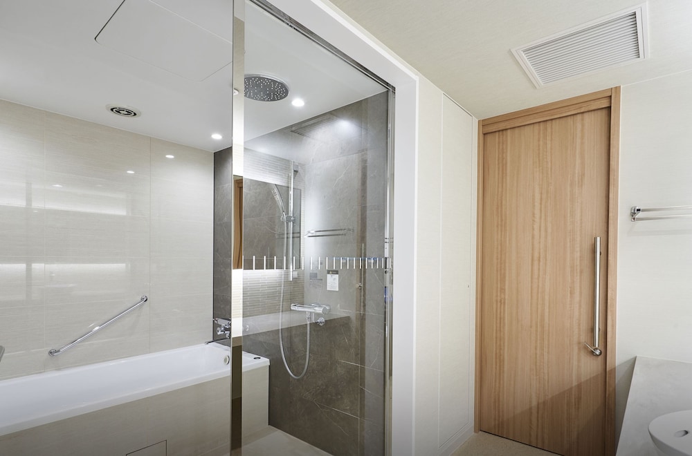 [No Smoking/Castle View] Junior Suite Fours - Photo 12