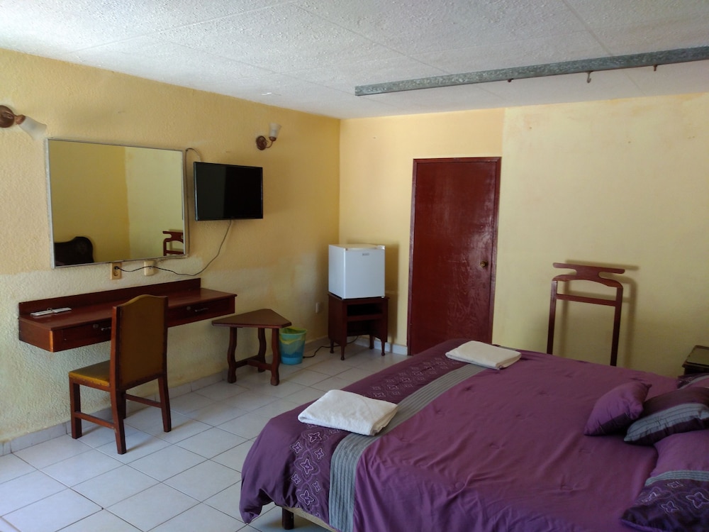 Traditional Room, 1 King Bed photo 2