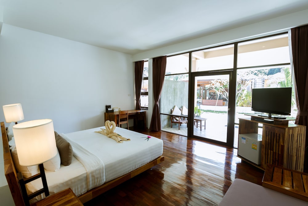 Deluxe Balcony Room photo 2