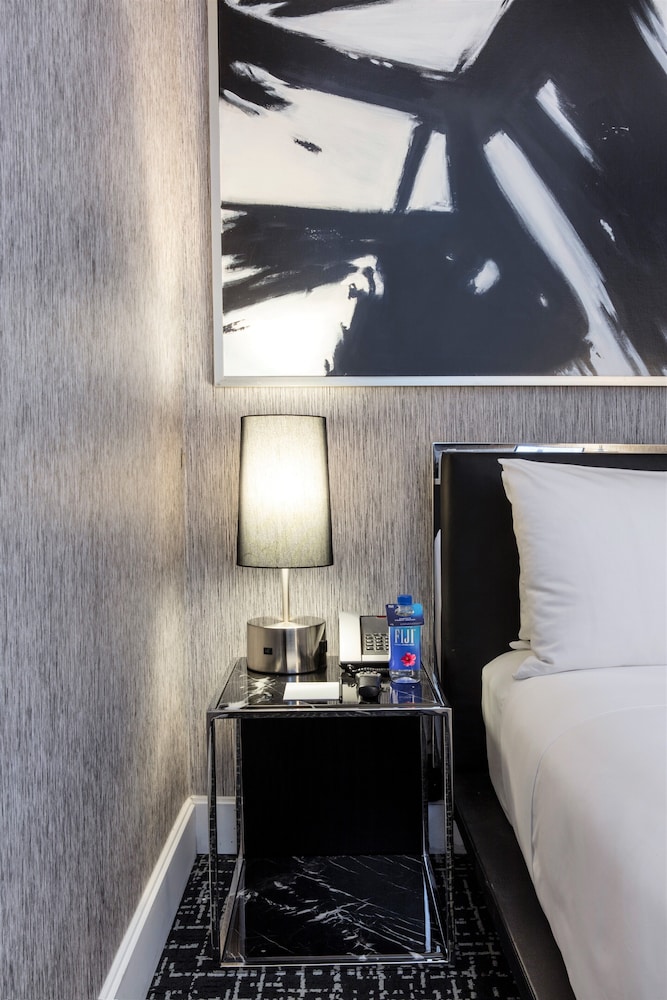 Superior Room, 1 King Bed photo 3