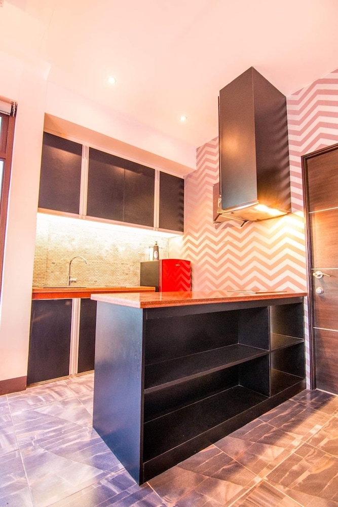Presidential Penthouse, 1 Queen Bed, Smoking, City View photo 2