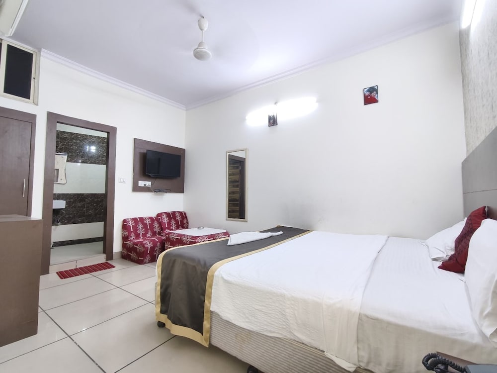 Standard Double Room, City View