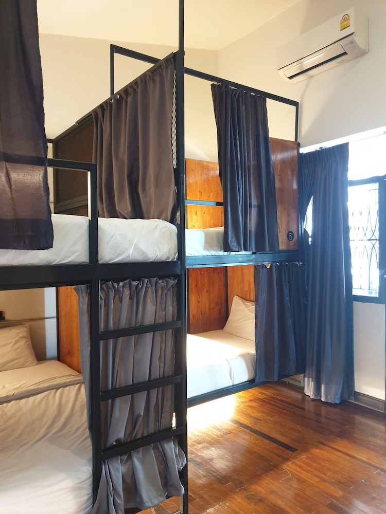 Basic Shared Dormitory, Shared Bathroom photo 2