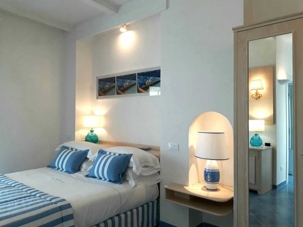 Superior Suite, 2 Bedrooms, Non Smoking, Sea View (MarinaBlu) photo 3