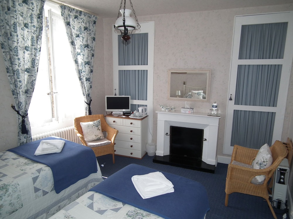 Double or Twin Room, Private Bathroom (Bluebell) photo 1