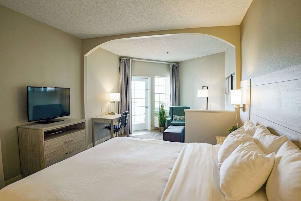 Deluxe View King Suite Ground Floor - Bayview - Photo 3